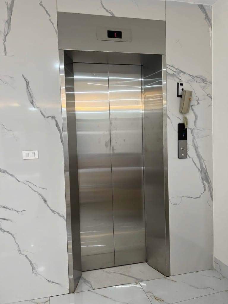 Tôi cho thuê nhà hai mặt tiền,mới,vỉa hè, 102m2- 5T, Thành Công_29 Tr - Ảnh chính